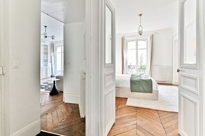 3 bedrooms, desk, iron/ironing board, WiFi