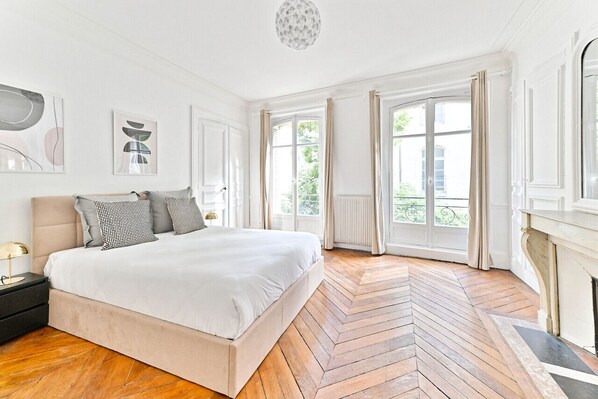 3 habitaciones, escritorio, tabla de planchar con plancha y wifi 