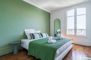 2 habitaciones, escritorio, tabla de planchar con plancha y wifi