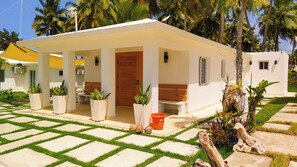 Exterior - Brisa Atlántico 2-bedroom in brilliant La Boca with AC, WiFi on secluded beach (La Boca)