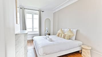 2 dormitorios, escritorio, tabla de planchar con plancha y wifi