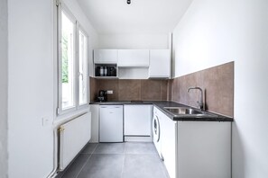 Fridge, microwave, stovetop, coffee/tea maker - New apartment 30 min from Parc des Princes (Issy-les-Moulineaux)