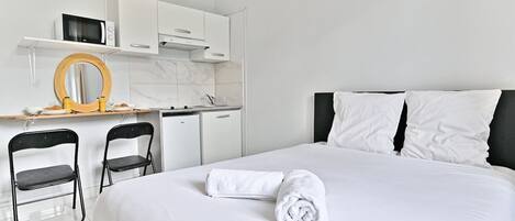Free WiFi, bed sheets