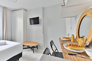 Free WiFi, bed sheets - Pleasant Studio #Montmartre #SacréCœur (Paris)