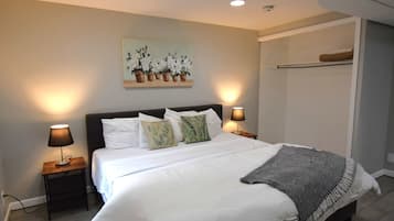 6 bedrooms, desk, iron/ironing board, travel crib