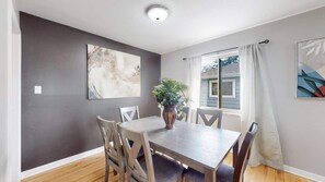 Dining - Large Family Retreat in Quiet Denver Spot (Denver)