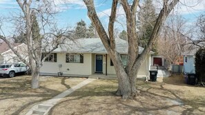 Exterior - Large Family Retreat in Quiet Denver Spot (Denver)