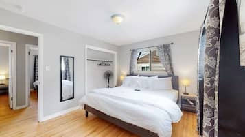 5 bedrooms, desk, iron/ironing board, travel crib
