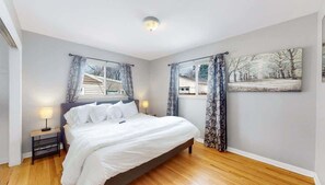 5 bedrooms, desk, iron/ironing board, travel cot