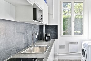 Fridge, microwave, stovetop, coffee/tea maker