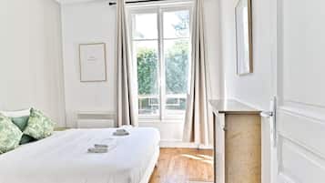 2 slaapkamers, een bureau, een strijkplank/strijkijzer, wifi