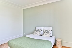 2 bedrooms, desk, iron/ironing board, travel cot - Amazing & spacious Apartment near Paris - Puteaux (Puteaux)