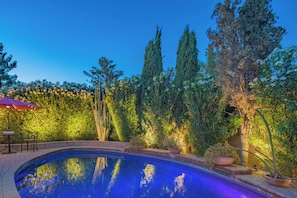 Outdoor pool, a heated pool - Scottsdale Treasure: Private Pool and Tranquil Yard Retreat! (Scottsdale)