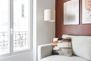 TV - Apartment near Gare Montparnasse Terracota (Paris)