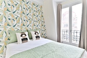 1 Schlafzimmer, Schreibtisch, Bügeleisen/Bügelbrett, Reisekinderbett