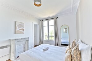 2 Schlafzimmer, Schreibtisch, Bügeleisen/Bügelbrett, WLAN