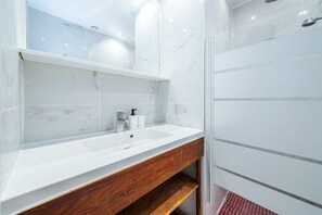 Hair dryer, towels