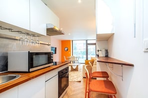 Fridge, microwave, oven, stovetop