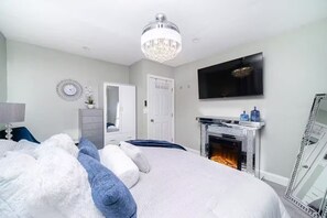 3 habitaciones, tabla de planchar con plancha, wifi y ropa de cama 