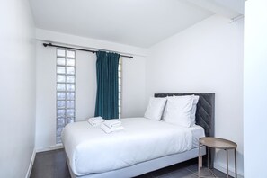 2 bedrooms, desk, iron/ironing board, travel crib