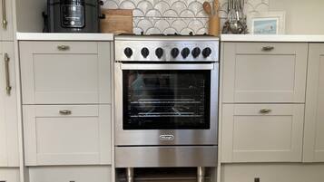 Rumah | Dapur pribadi | Lemari es, microwave, oven, dan kompor