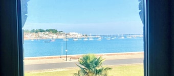 Cosy Coastguard Cottage Right Next to the sea