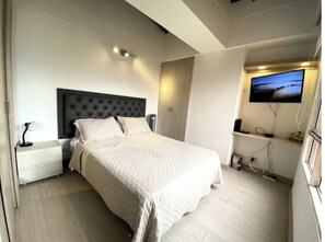 1 Schlafzimmer, Schreibtisch, Bügeleisen/Bügelbrett, Reisekinderbett