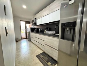 Fridge, microwave, stovetop, coffee/tea maker - Magical Laureles (Medellín)