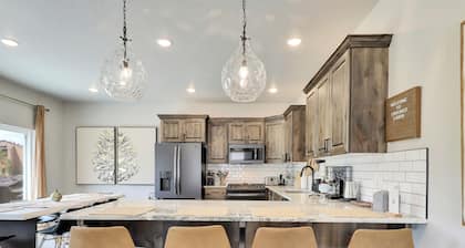 Crooked Cabin: 1 Min Walk to Navajo Lifts