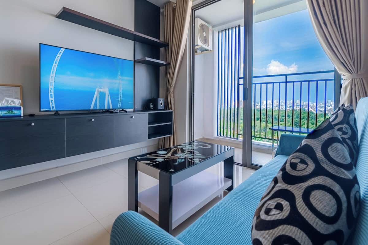 Family Suite, 3 Bedrooms, City View, Poolside | Egyptian cotton sheets, premium bedding, down comforters