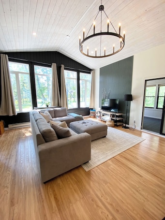Smart TV, fireplace. Prairie Haven Cabin