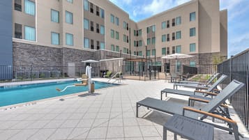 Sesongbasert utendørsbasseng