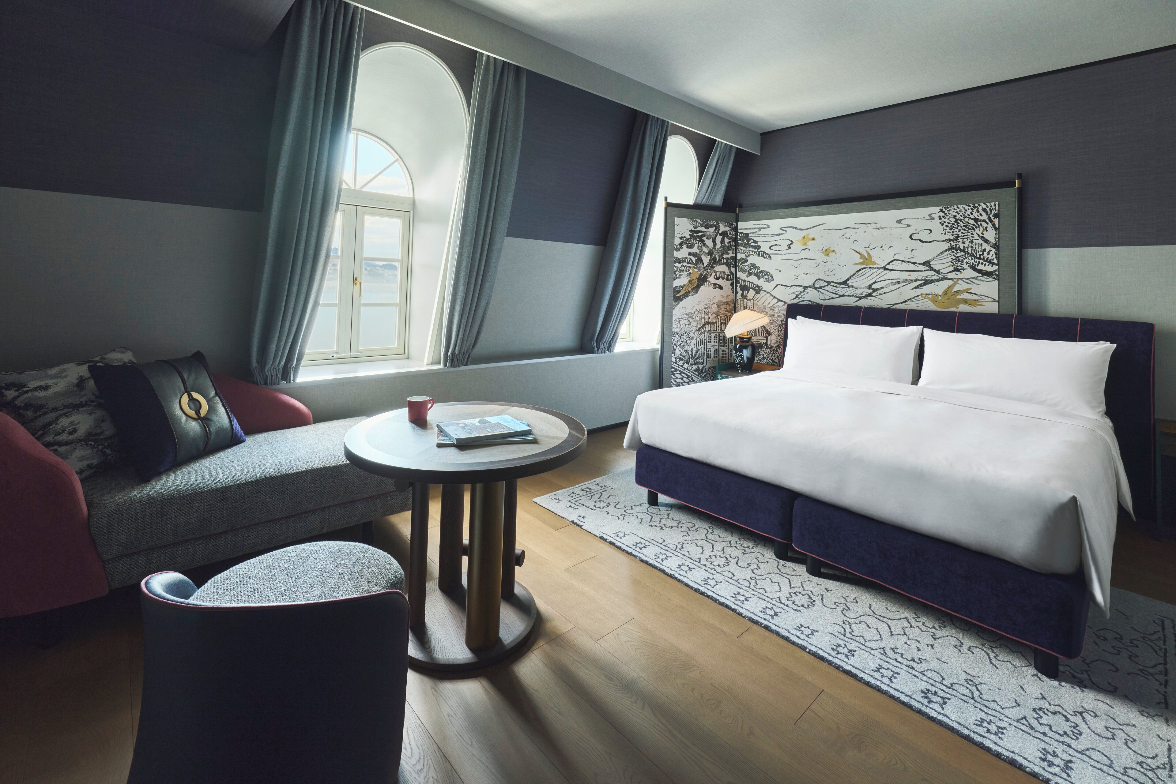 1 quarto, frigobar, cofres nos quartos, cortinas blackout