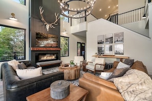 Smart TV, fireplace