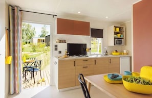 Fridge, microwave, stovetop