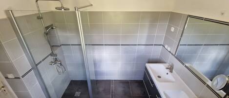 Toallas, jabón, papel higiénico