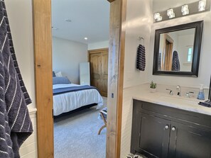 3 bedrooms, iron/ironing board, travel cot, free WiFi