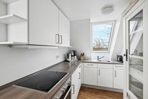 Fridge, stovetop, dishwasher, coffee/tea maker - Gemütliche 3-zimmer Ferienwohnung Inselperle am Meer Hygge-urlaub auf Fehmarn (Fehmarn)