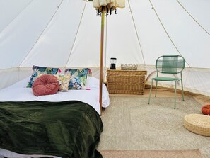 1 bedroom, bed sheets