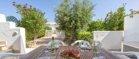 تناول الطعام بالخارج