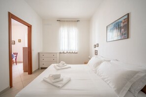 2 camere, ferro/asse da stiro, culla da viaggio, lenzuola