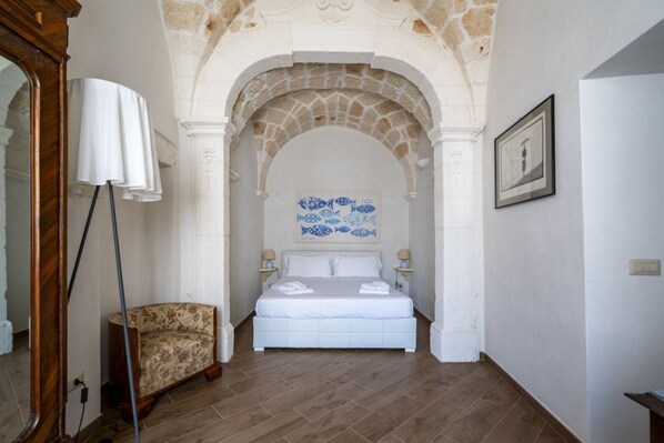 1 chambre, bureau, fer et planche à repasser, Wi-Fi gratuit