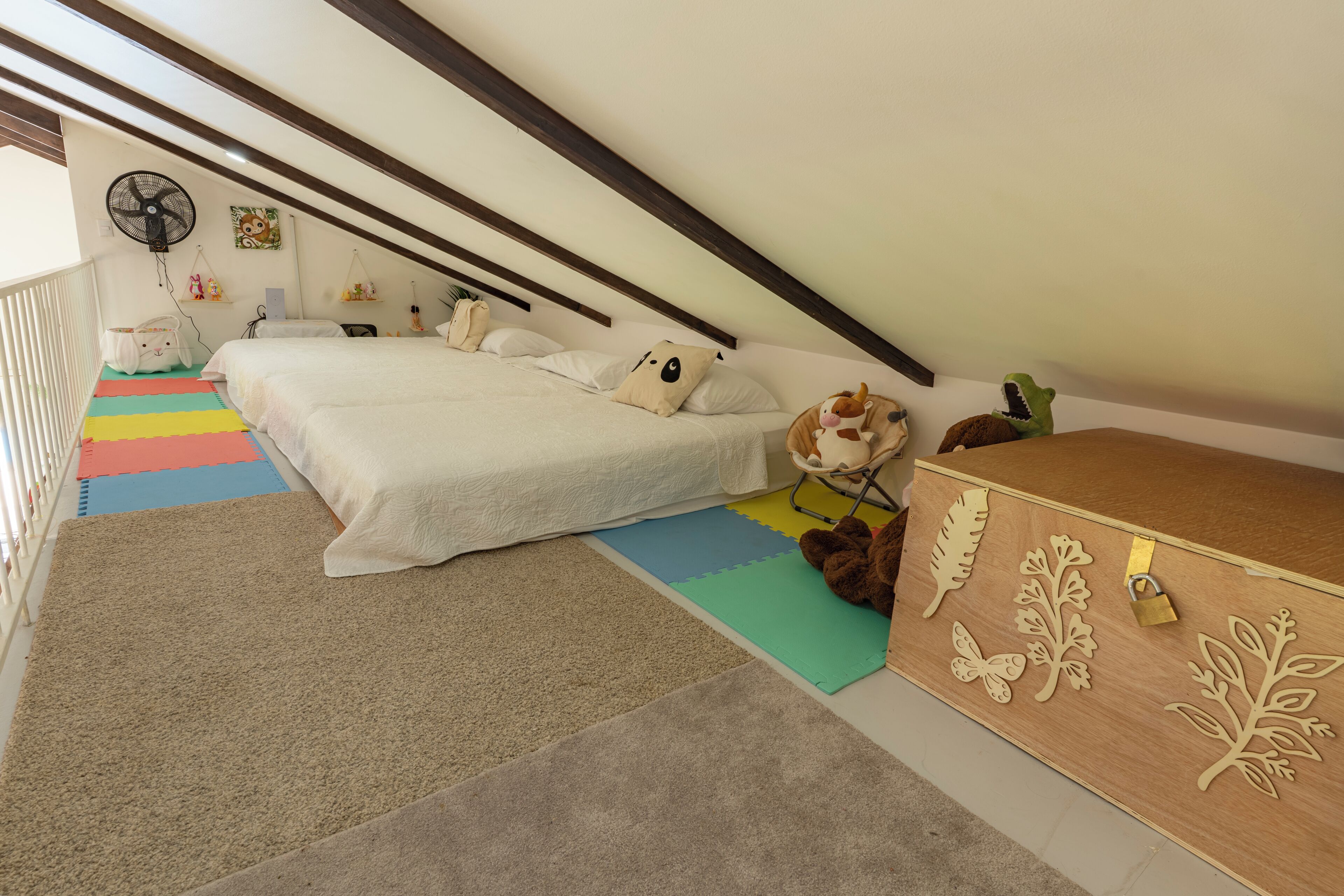 4 bedrooms, desk, iron/ironing board, travel cot