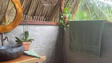 Comfort Double Room, Balcony, Beach View | Bathroom | Towels, soap, shampoo, toilet paper