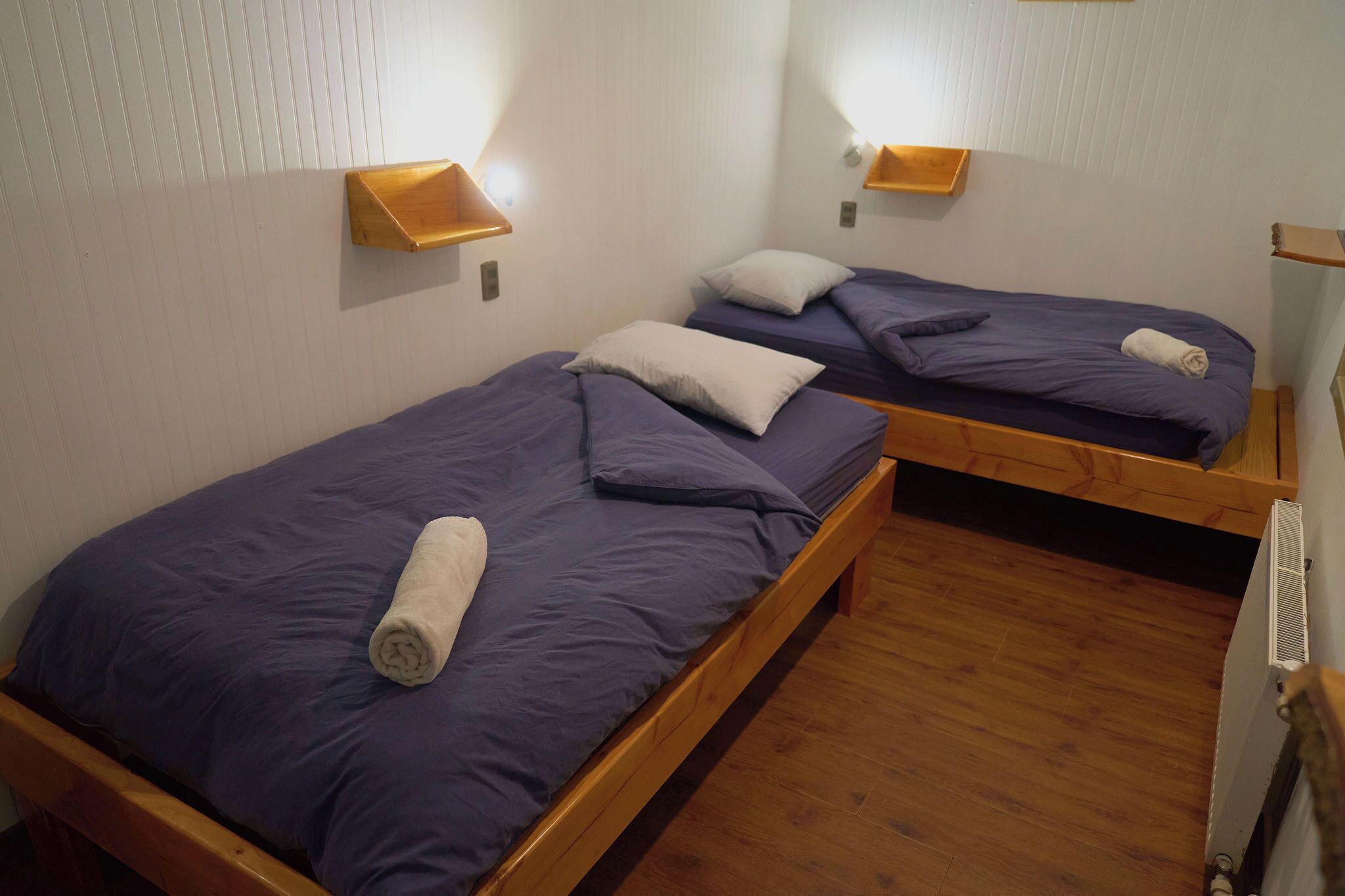 8 chambres, fer et planche à repasser, draps fournis