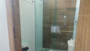 Chambre double, vue sur la ville | Salle de bain