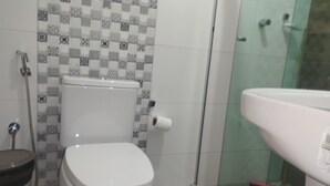 Chambre double, vue sur la ville | Salle de bain