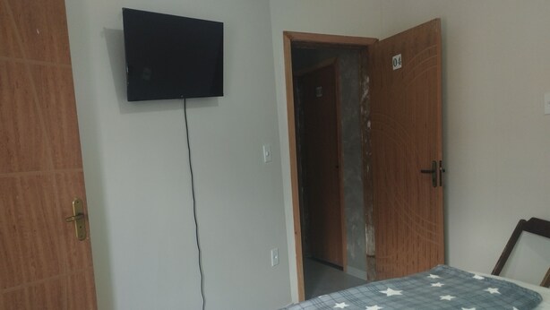 Chambre double, vue sur la ville
