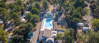 ZEcamping 3 étoiles animé piscine chauffée locatif TV BBQ clim 33m2