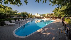 Unclassified image, 4 of 15, button